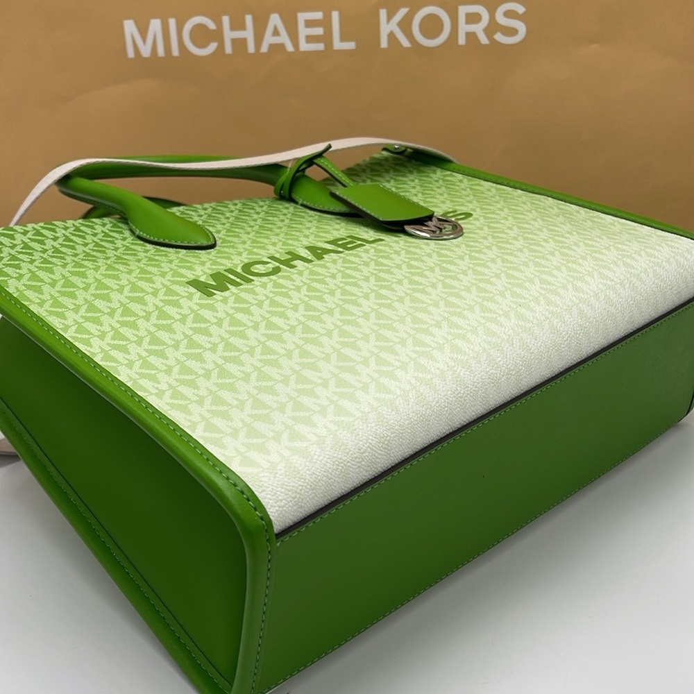 Michael Kors Mirella Medium Ombré Logo Tote Bag
Jungle Green
NWT - Picture 3 of 16